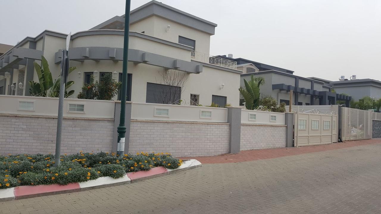 Regina'S Place Or Akiva Экстерьер фото