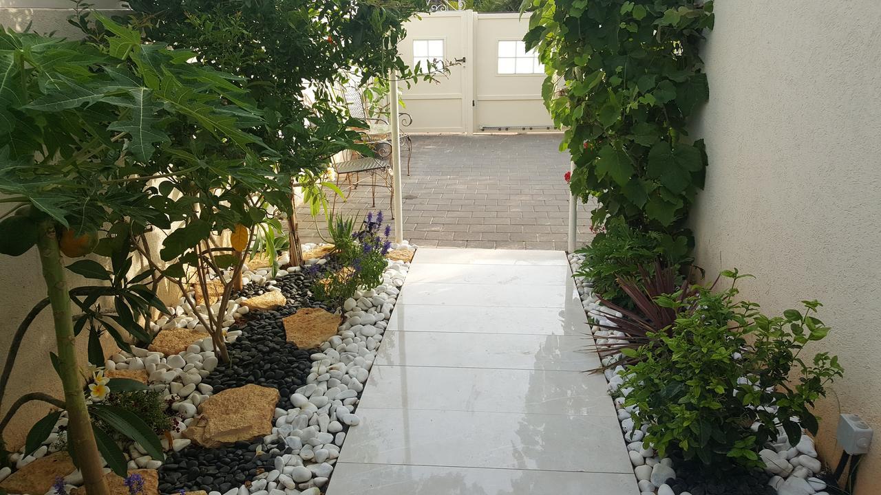 Regina'S Place Or Akiva Экстерьер фото